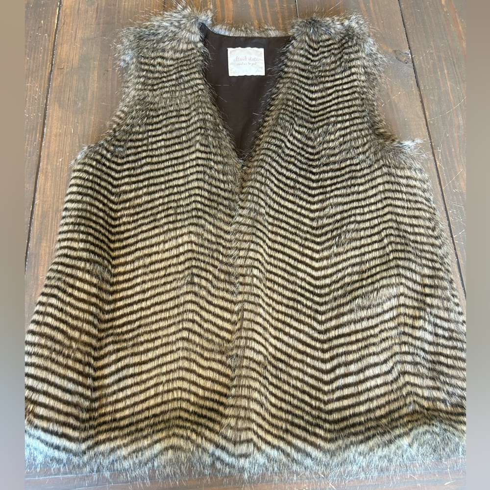 Altar’d‎ state faux fur vest EUC